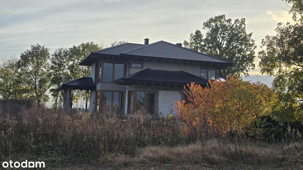 Urokliwa willa pod miastem