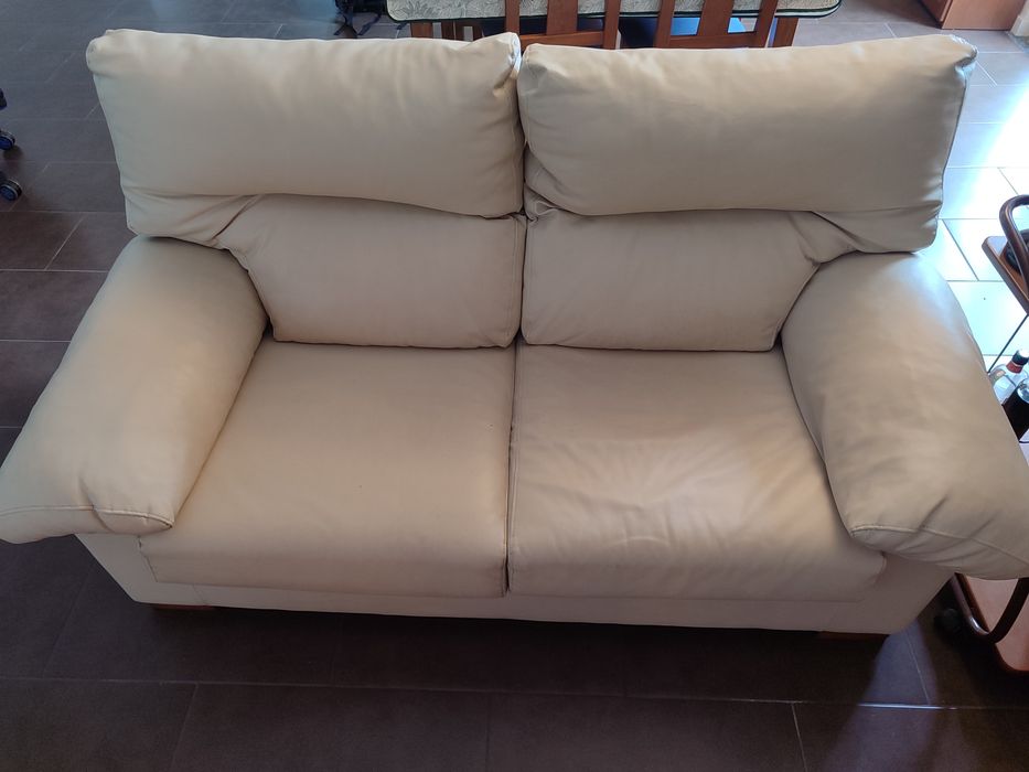Vendo sofá  2 lugares