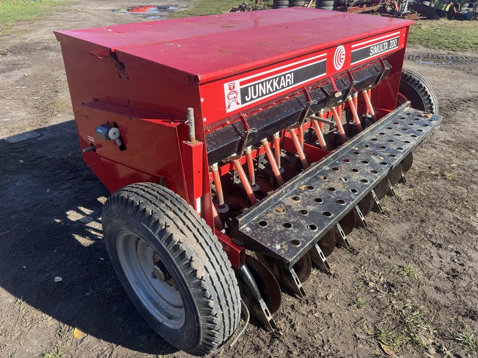 Сівалка зернова навісна 2м дискова  з міндобривом SIMULTA JUNKKARI 200