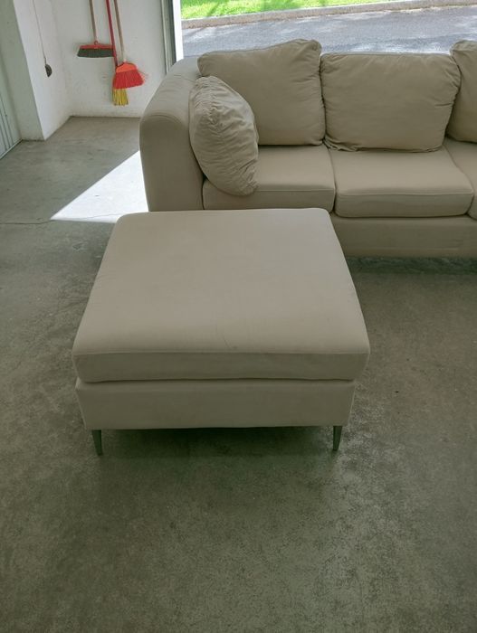 Sofá com pousa pés e poltrona de oferta