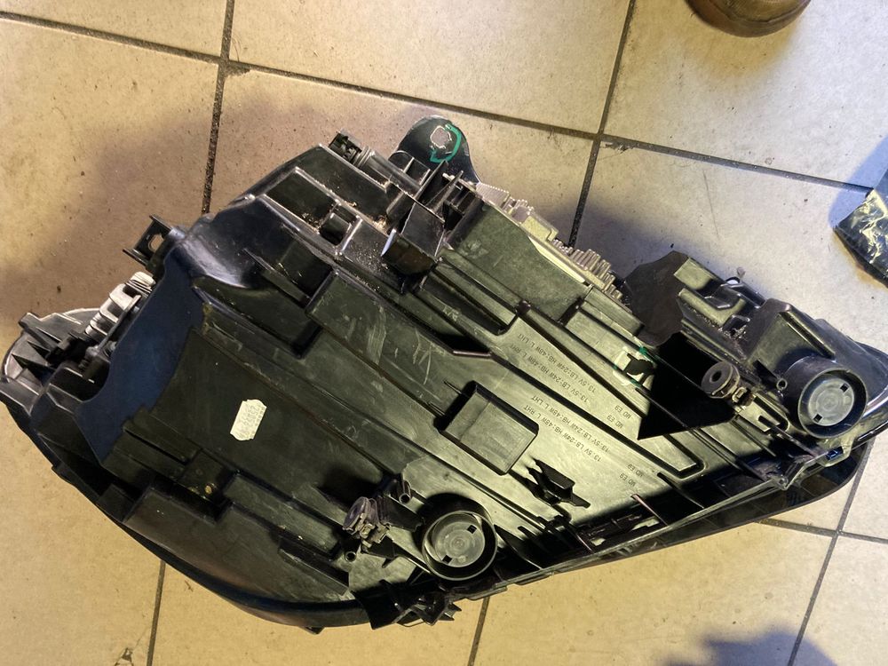 Bmw f40 lampa bez osprzętu uszkodzona