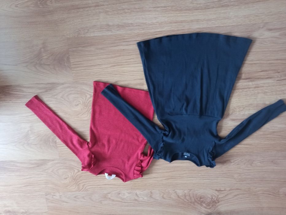 Zestaw H&M 122/128 granatowa sukienka i czerwona bluzka prążki