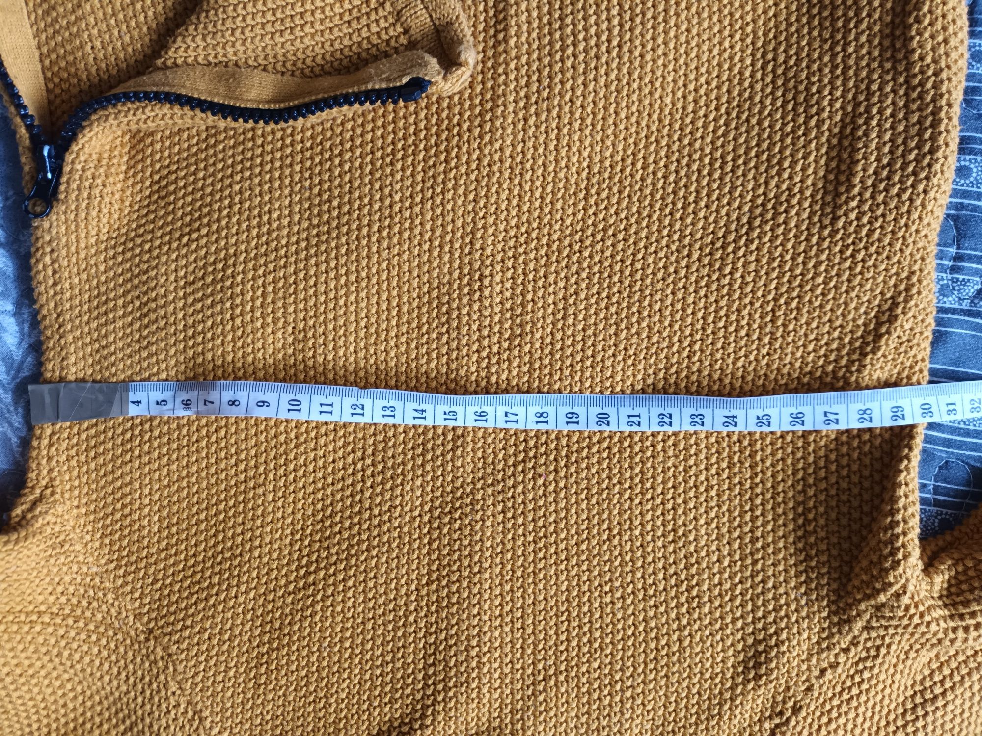 Sweterek musztardowy ekspresy zapinany