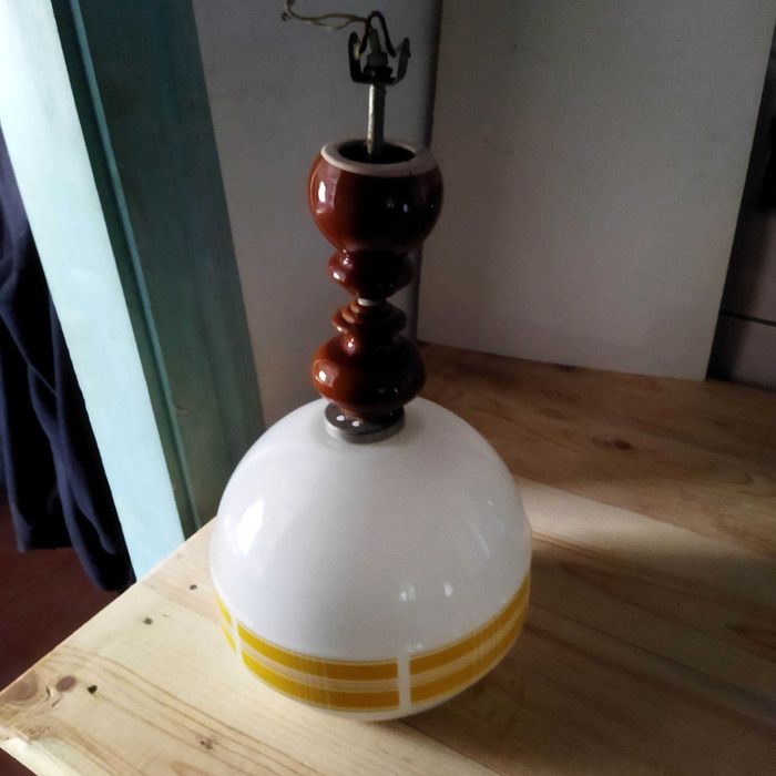 Продам люстру скляну.