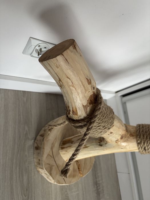 Naturalny drapak dla kota z sznurkiem jutowym drewno