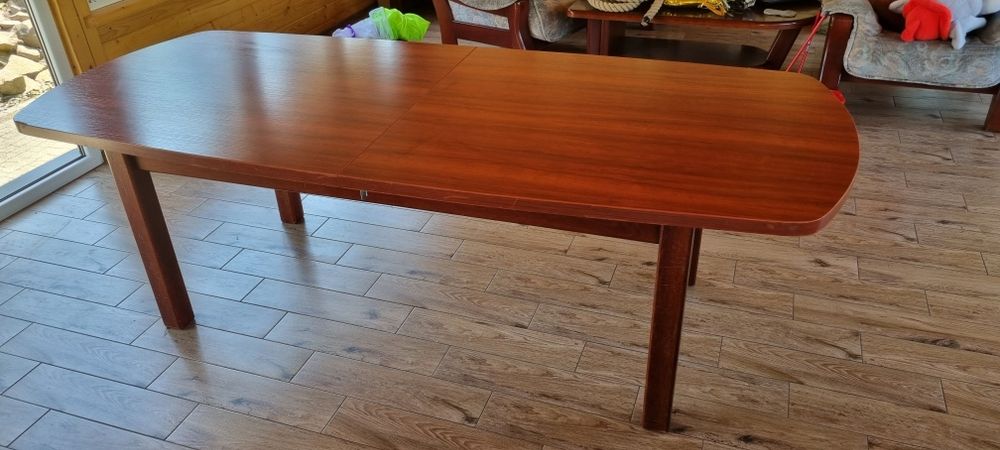 Stół do jadalni na 8 miejsc