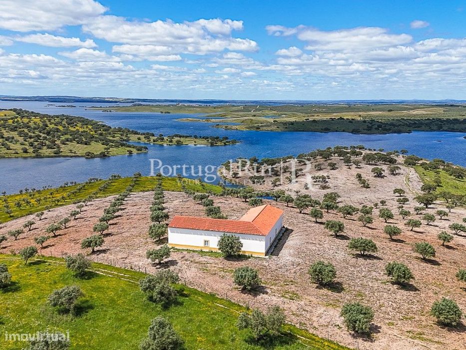 Herdade de 8,5ha no Alqueva com Projeto Turístico Aprovado (T10)