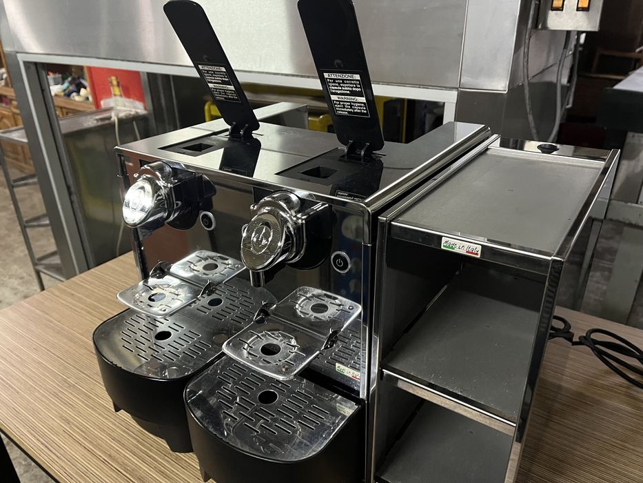 Maquina de café Capsulas DoubleCap italiana com aquecedor de chavenas