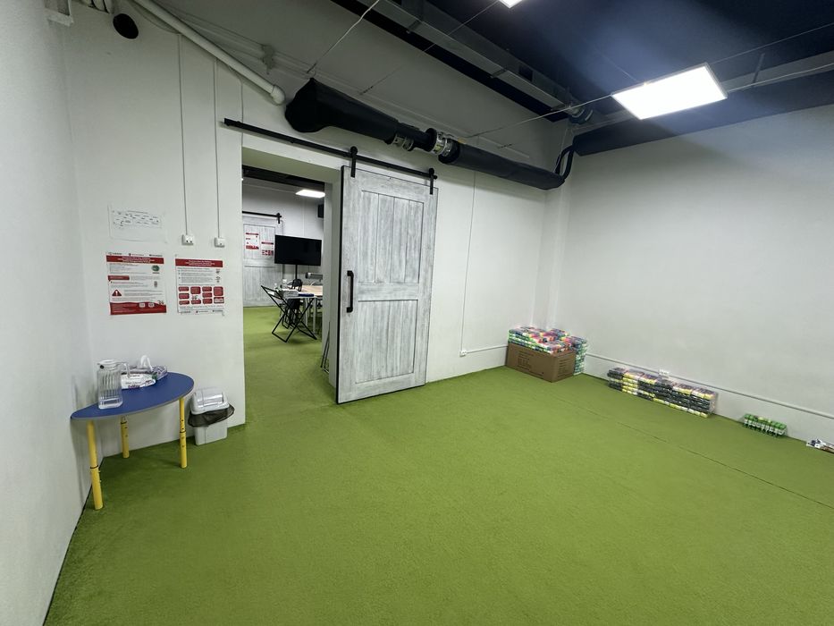 224 м² у центрі — ідеально для дитячого або навчального центру.