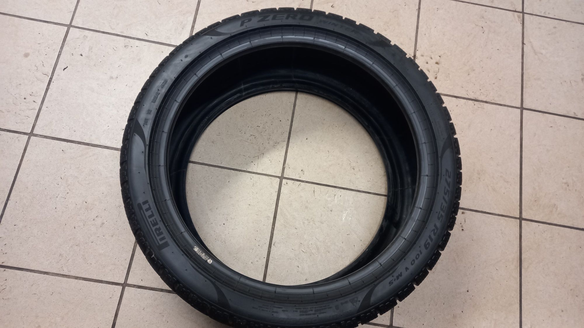 Opona Zimowa Pirelli P Zero Winter Rsc 275/35/19 100Y 4620 1szt