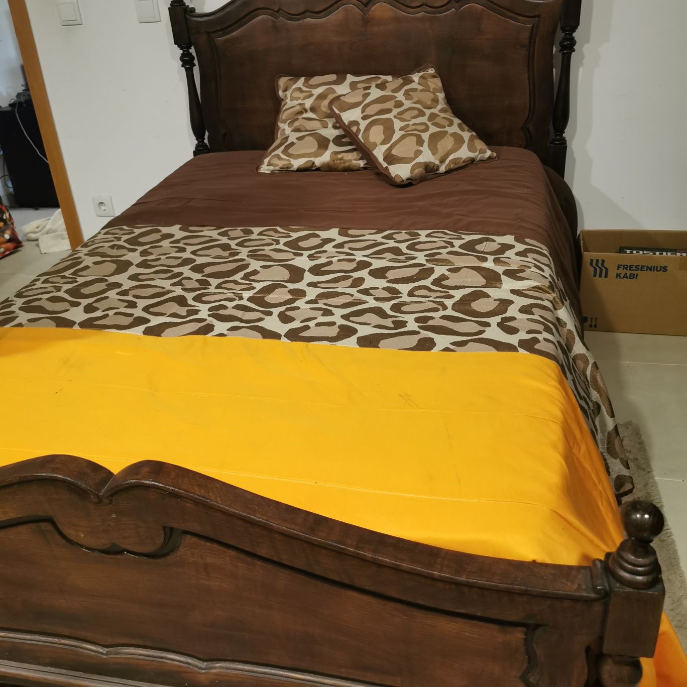 Mobilia e cama quarto