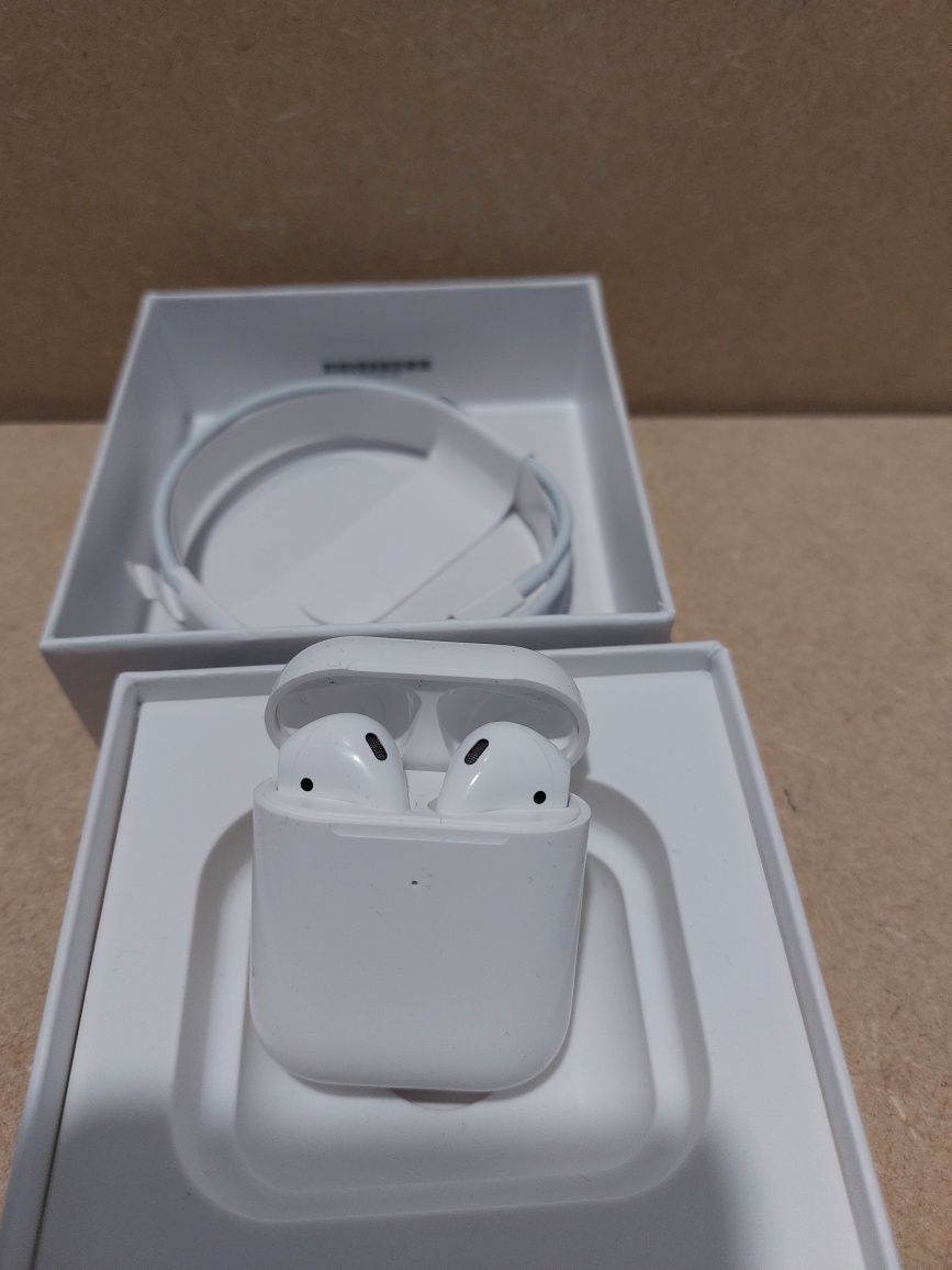 Słuchawki bezprzewodowe AirPods 2  jak Nowe