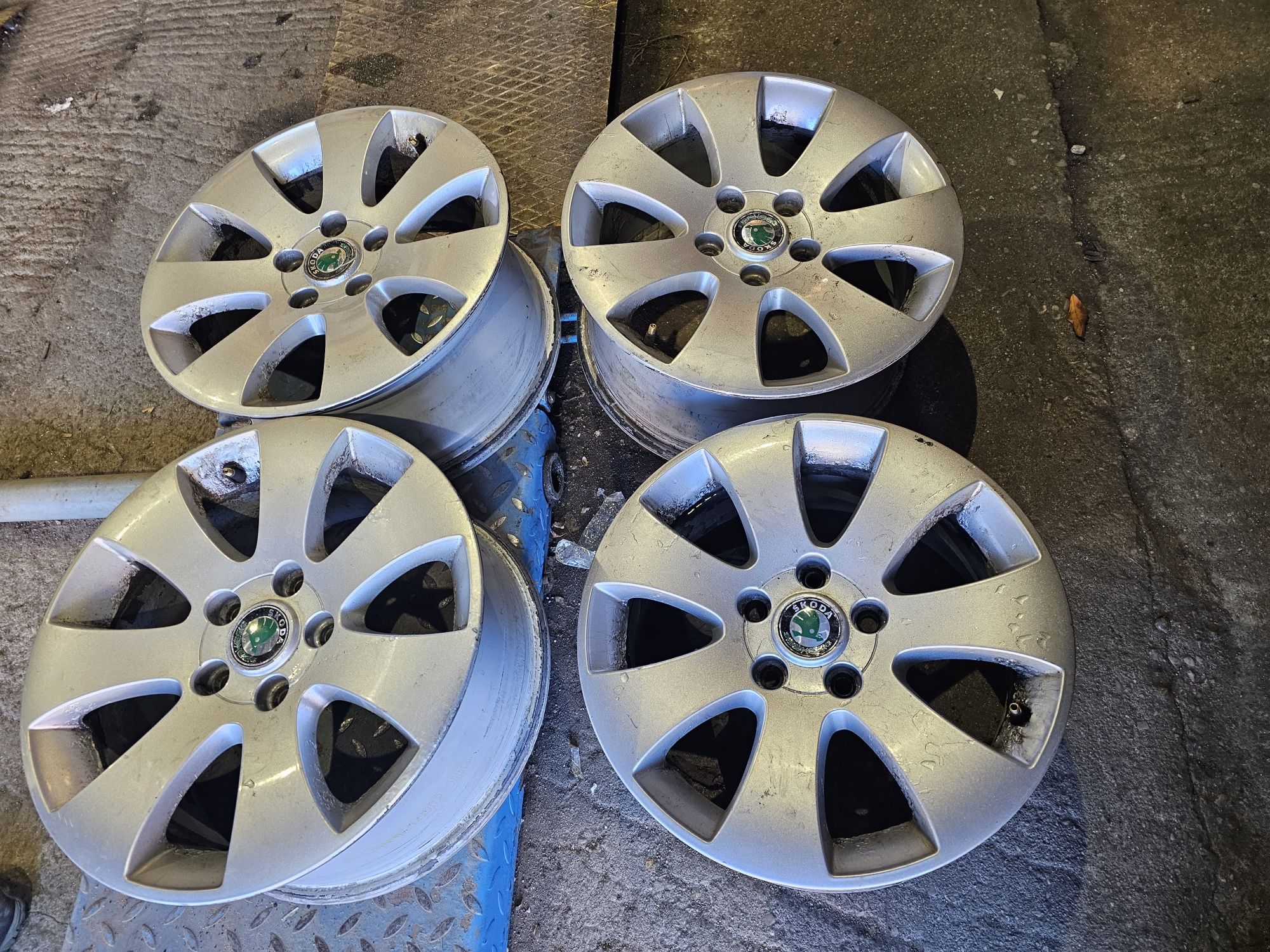 Felgi Aluminiowe Skoda R16 5x112 ET45-7J
