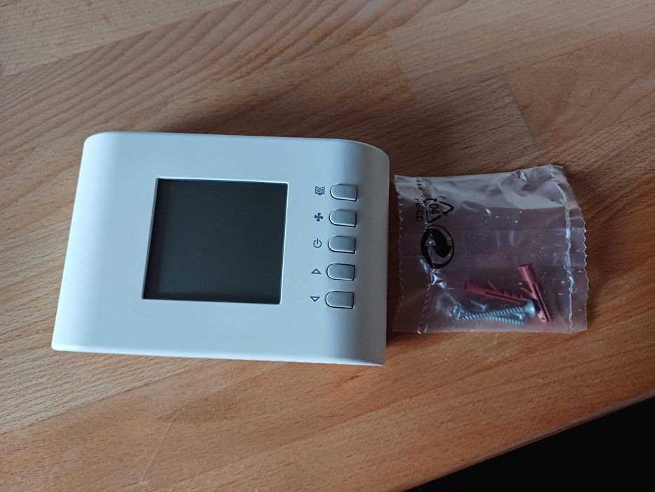 Elektroniczny termostat klimakonwektorów fan-coil 230V Seitron