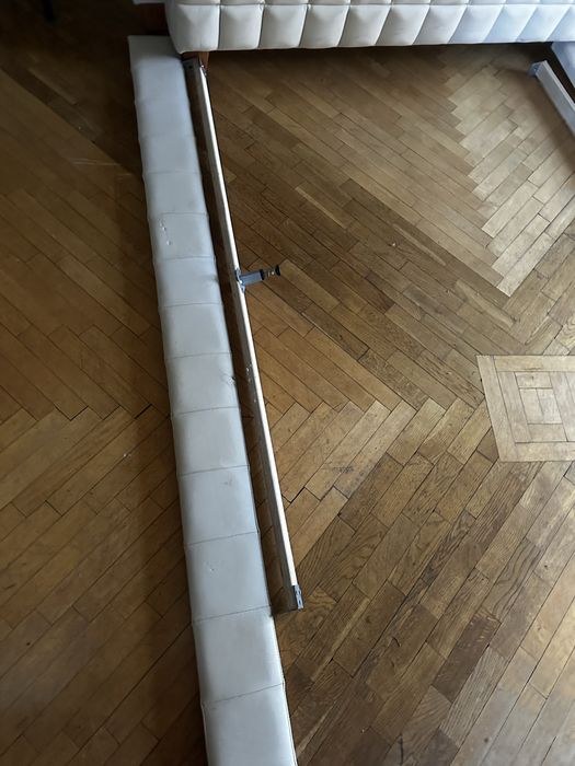 Łóżko skórzane beżowe