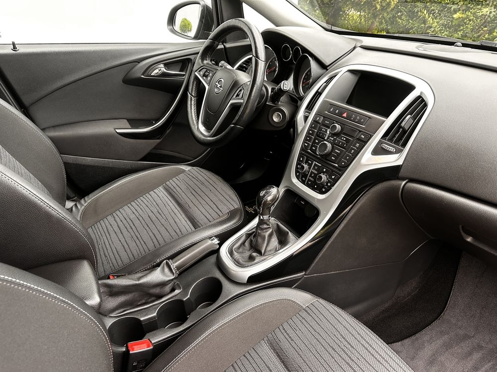 Opel Astra Sporsts Tourer 1.4 T Benzyna