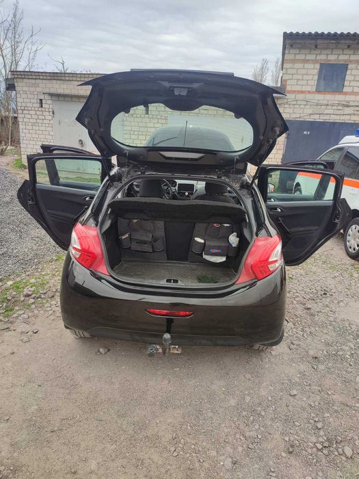 продам ПЕЖО 208 2014 р на автоматі  з малим пробігом