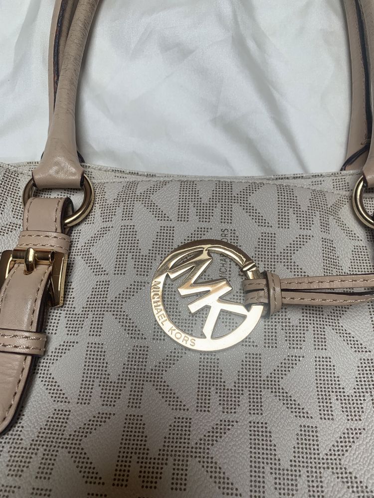 Mala Michael Kors