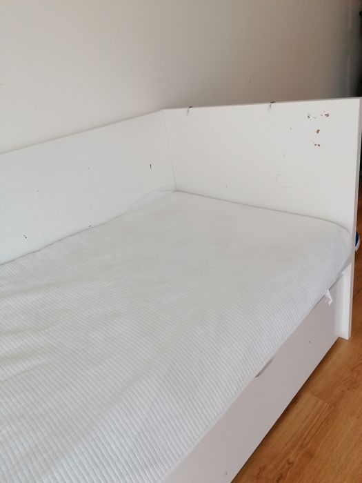 Cama dupla ikea + cabeceira e 2 colchões + bloco gavetas