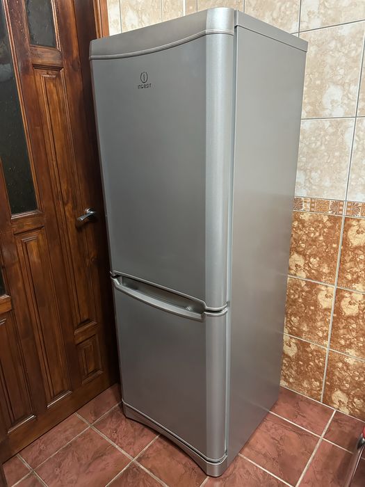 Продам двокамерний холодильник