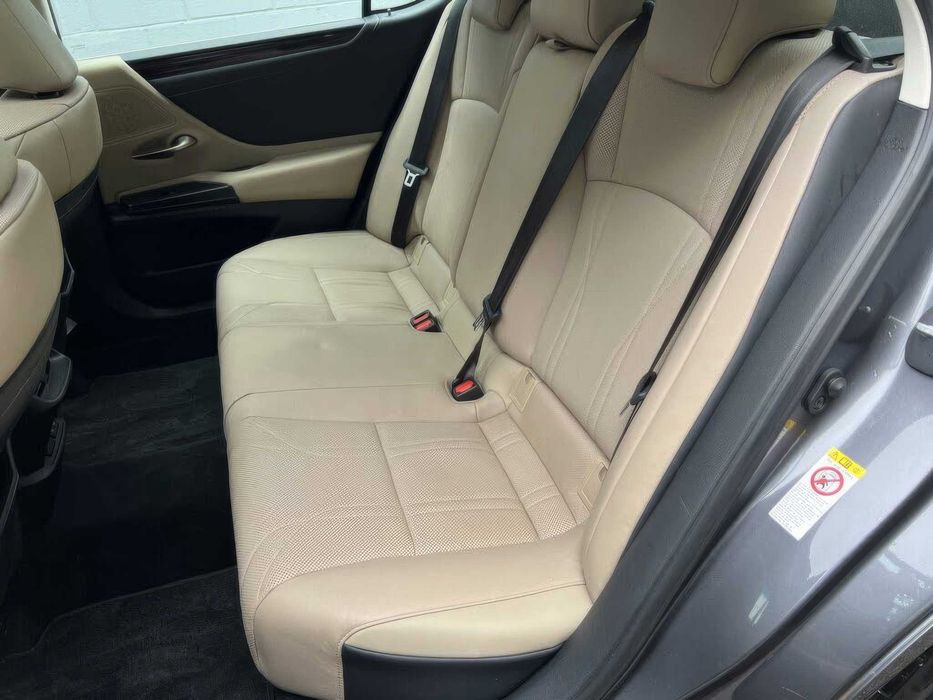 Lexus ES 350 Luxury      2019