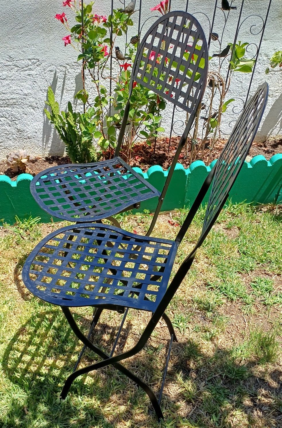 Cadeiras antigas em Metal 95X35cm Bom estado