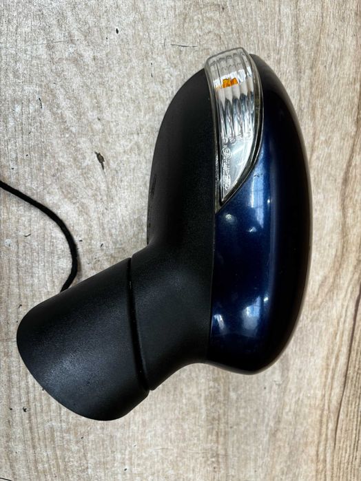 Lusterko boczne prawe Ford Fiesta Mk7 kolor b9