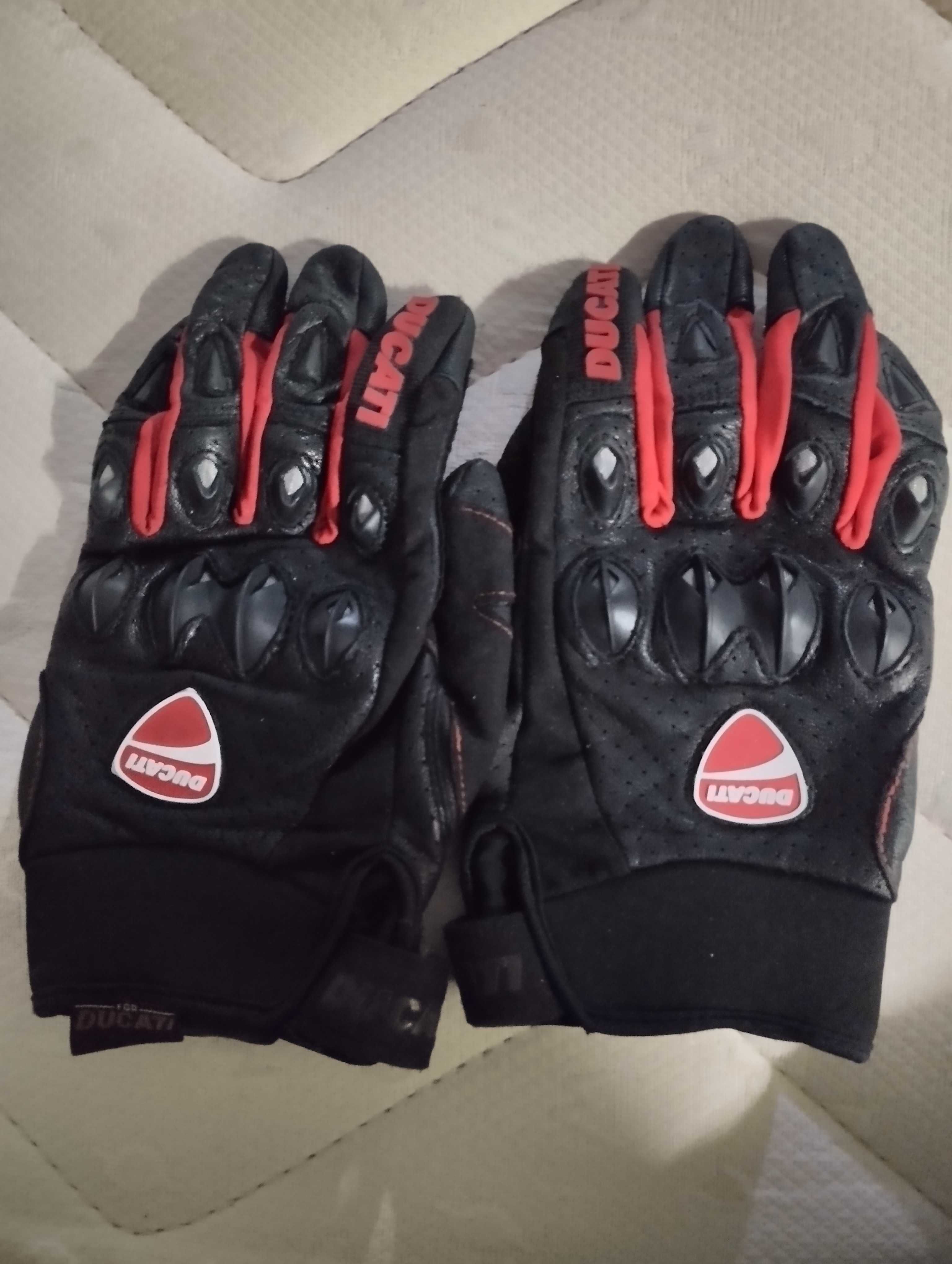 Luvas tam L Ducati.