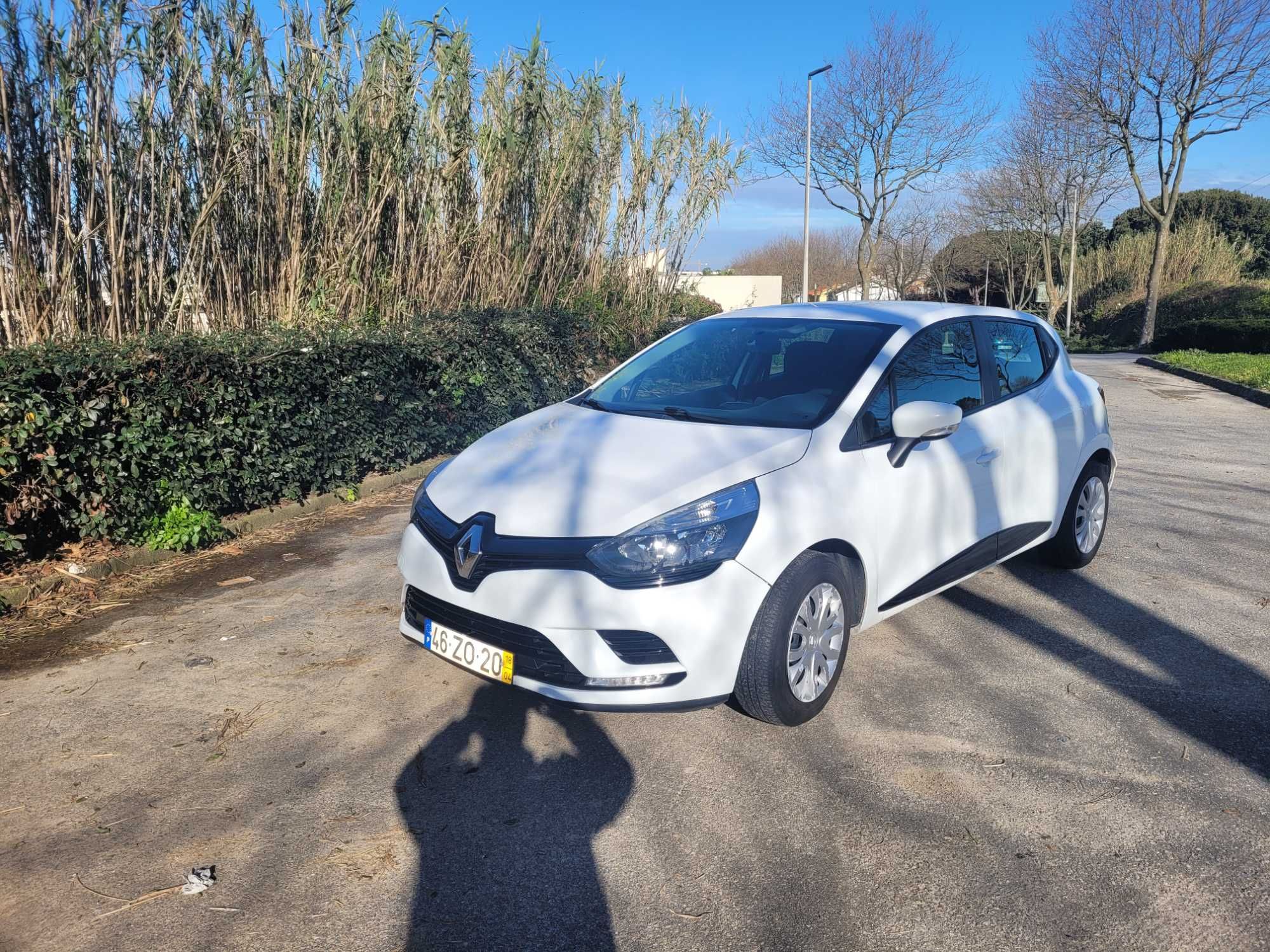 Clio 4 de 2018 poucos km 5 lugares