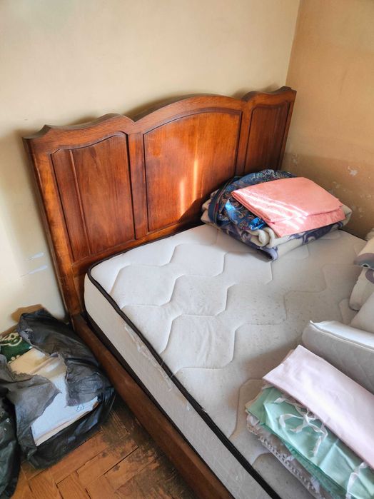 Ofereço mobiliário de quarto e sala de jantar