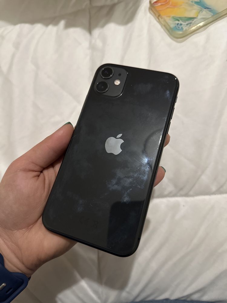Vendo iPhone 11 black 64gb