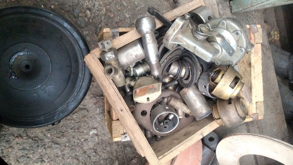 Запчасти на зил 130 Б/У на что цены нету, звоните спрашивайте