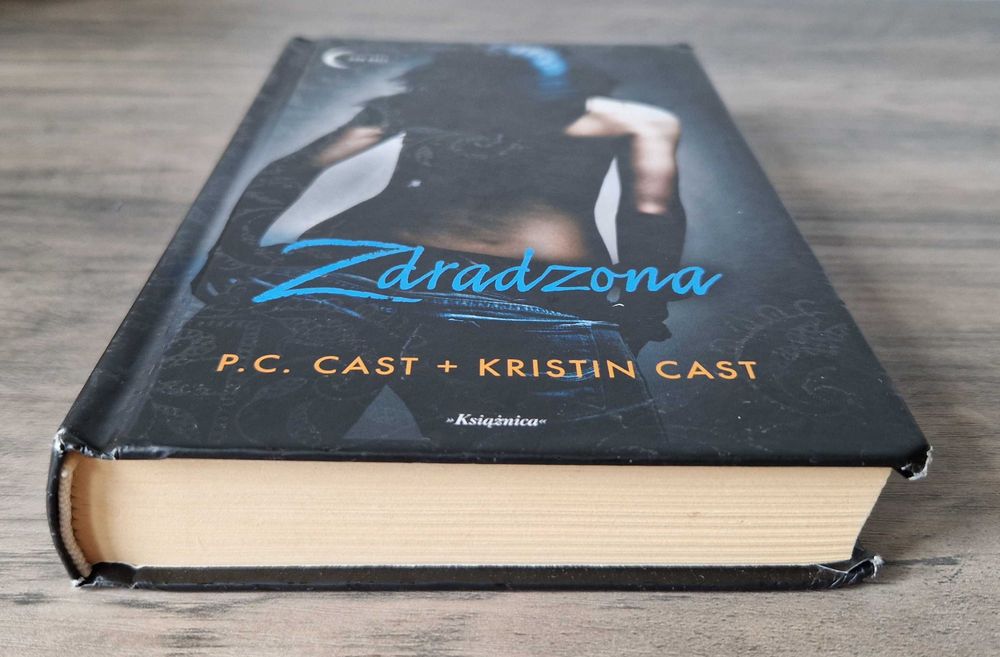 Zdradzona P.C. Cast + Kristin Cast Oprawa twarda