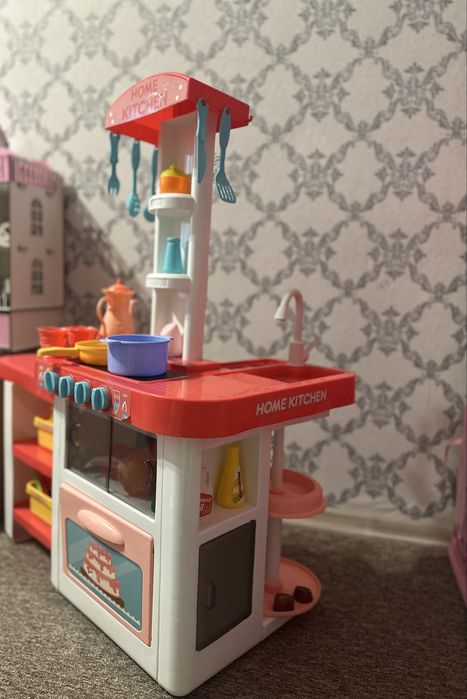 Дитяча іграшкова кухня з посудом