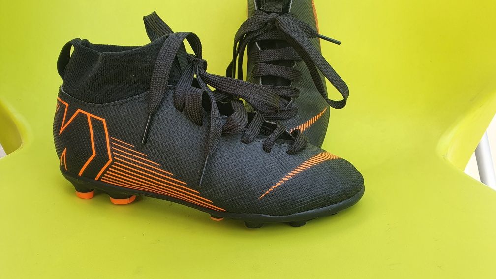 Korki piłkarskie Nike lanki rozm. 34