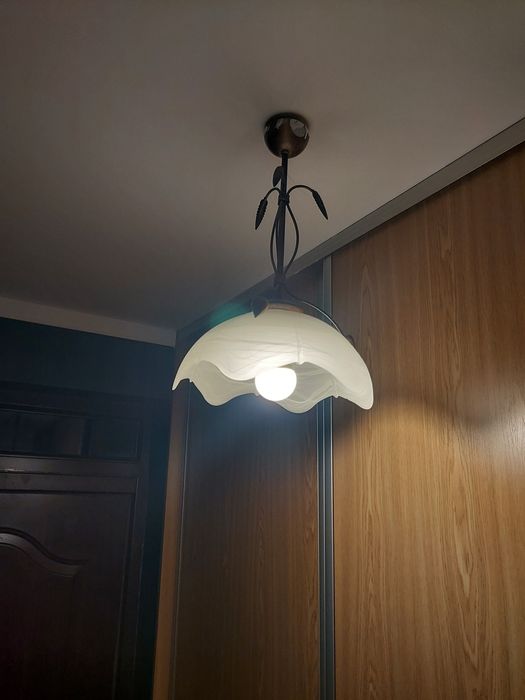 Sprzedam żyrandol wiszący na 1 żarówkę