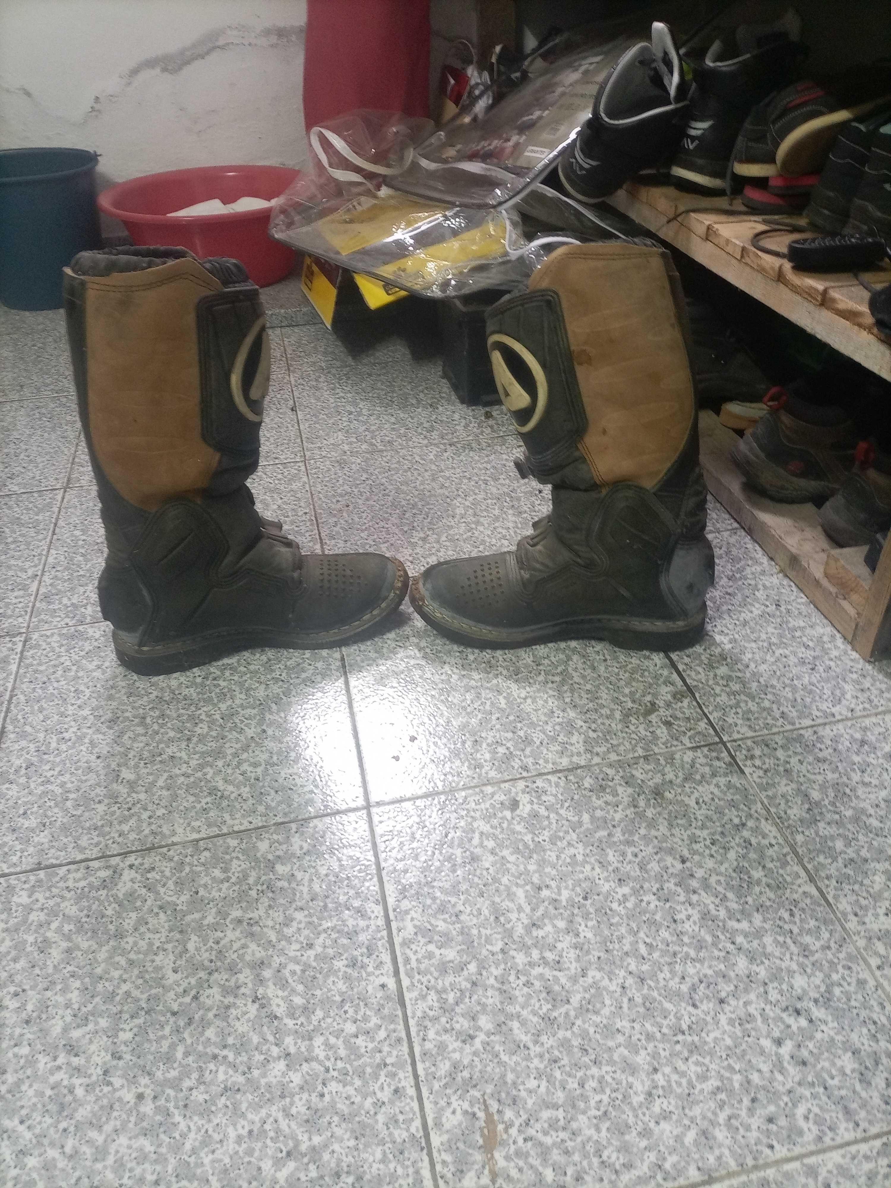 Vendo botas para mota de campo