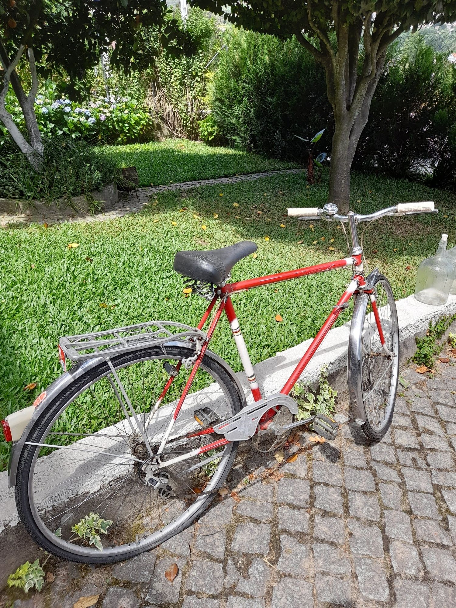 diversas bicicletas bem estimadas para venda não aceito retomas