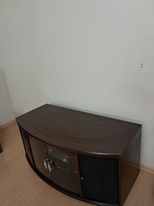 Stolik rtv  z półkami mobilny na kółkach