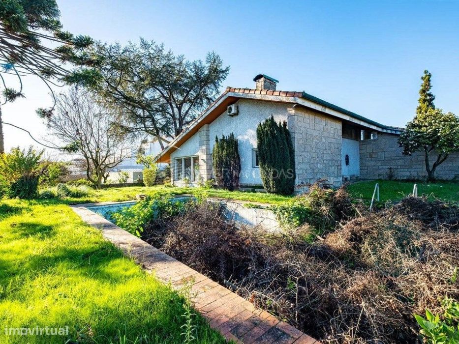 Moradia T5 Exclusiva com Piscina, Pomar e Grande Potencial de Const...