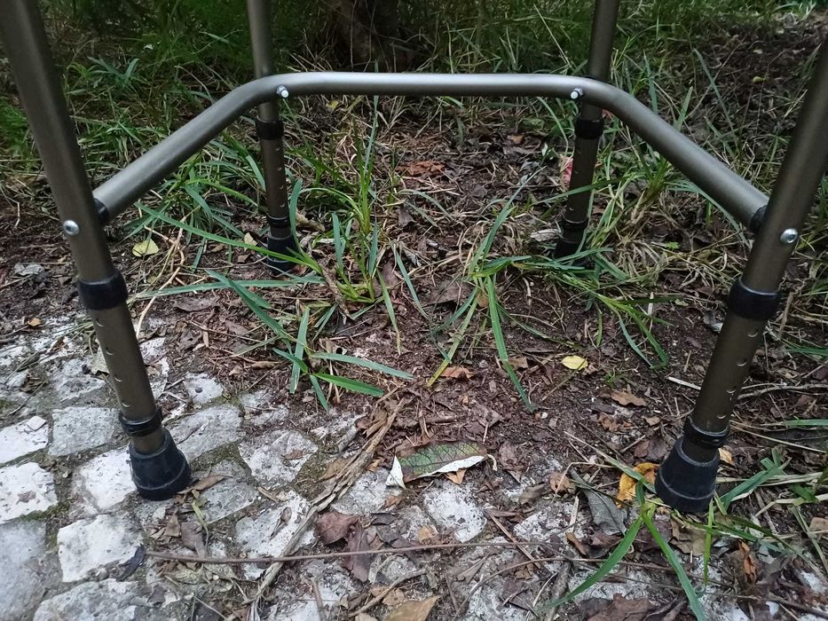 Andarilho Orthos leve e resistente, alumínio, alt. regulável, estreito