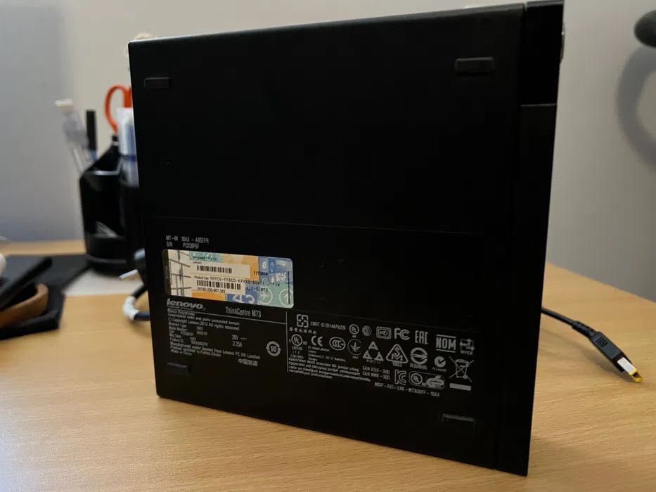 Computador Lenovo ThinkCentre M73 10AX-A0SEFR