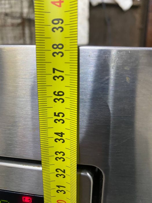 Вмонтована мікрохвильова піч