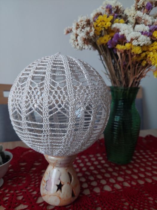 Bombka 15 cm zrobiona na szydełku