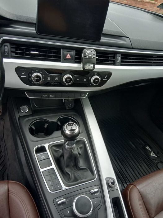 Sprzedam audi A4 b9 sedan 2.0 tdi s-line 2017r matrix