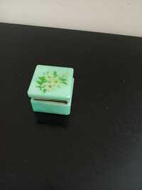 pojemniczki puzderka szkatułki na perfumy w kremie alabaster