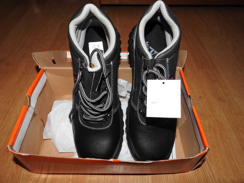 Botas em Biquera de aço novas Nº 43