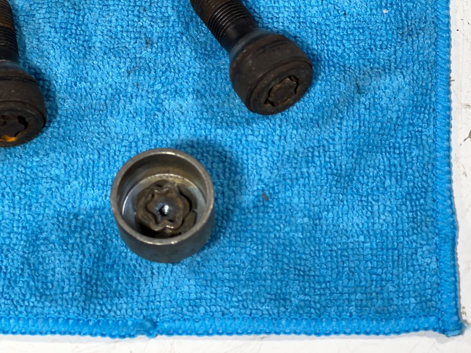 BMW F01 F10 F20 F30 G01 G30 Śruby zabezpieczające do kół złodziejka