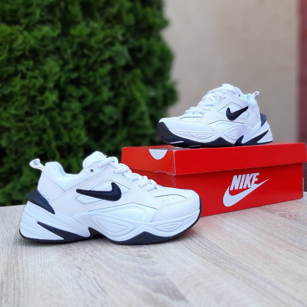 Жіночі кросівки nike m2k tekno білі з чорним