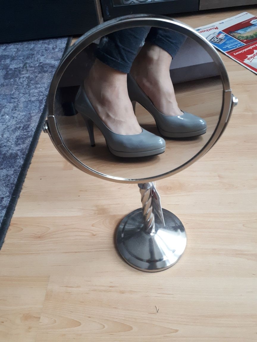 Skórzane buty na obcasie